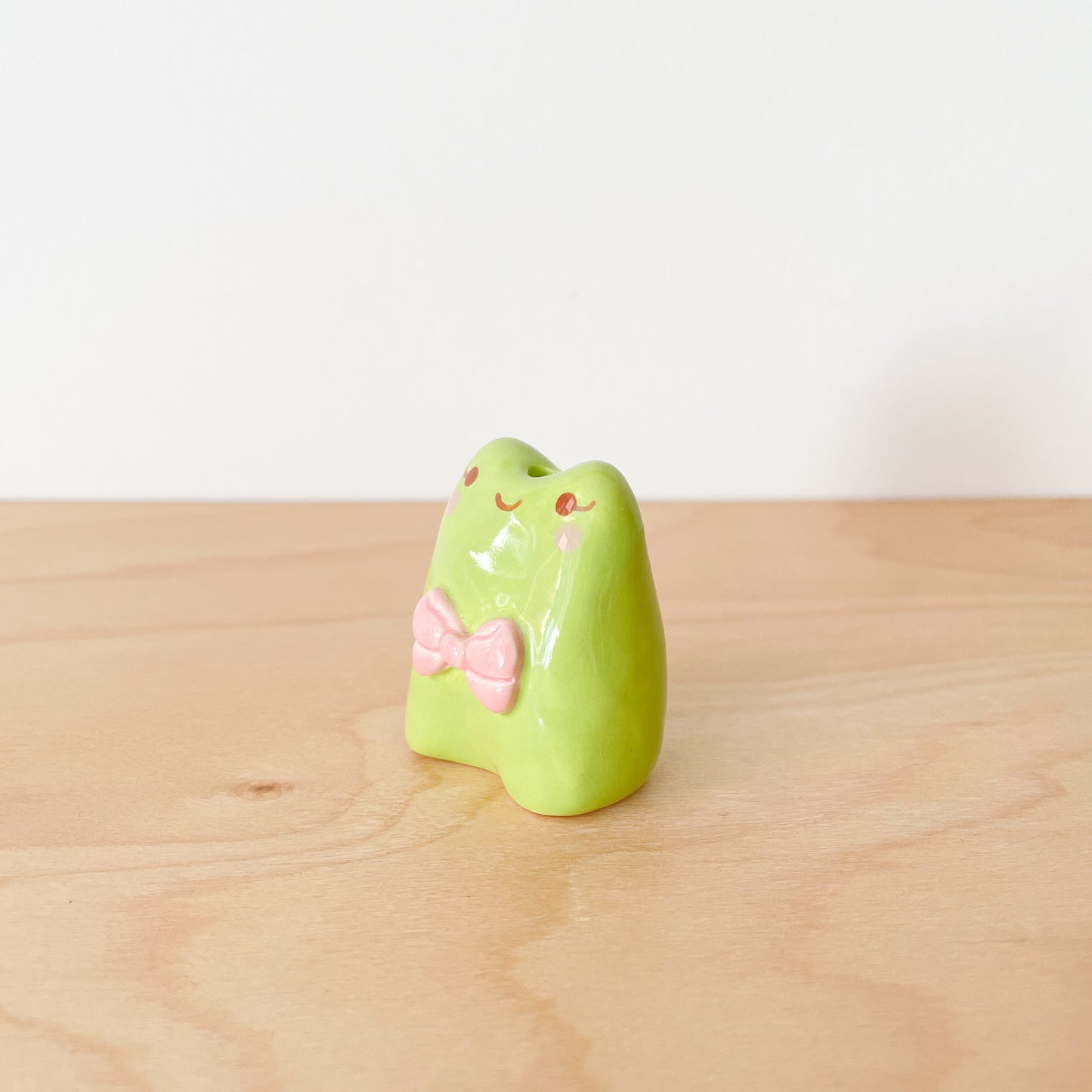 Frog Bow Mini Vase