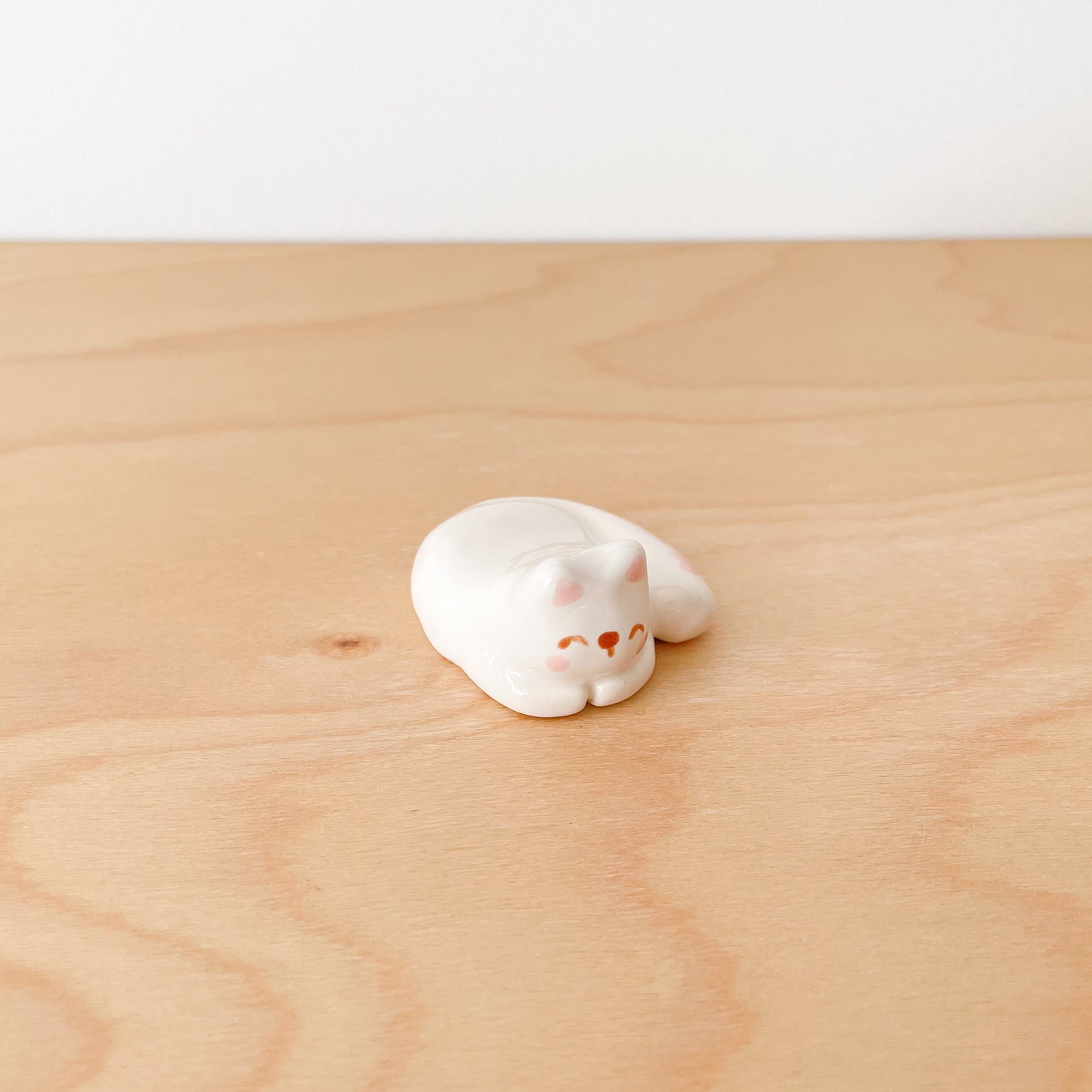 Sleepy Cat Desk Pal