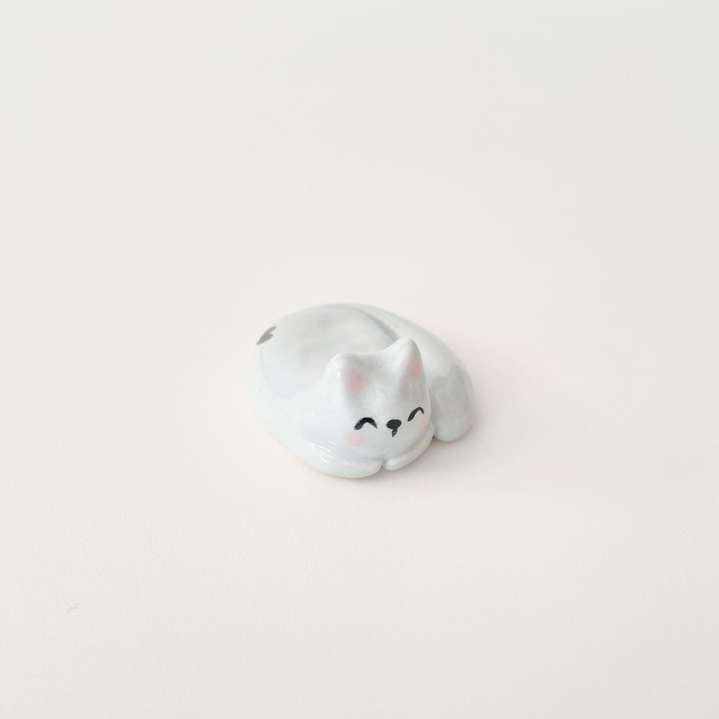Grey Sleepy Cat Desk Pal