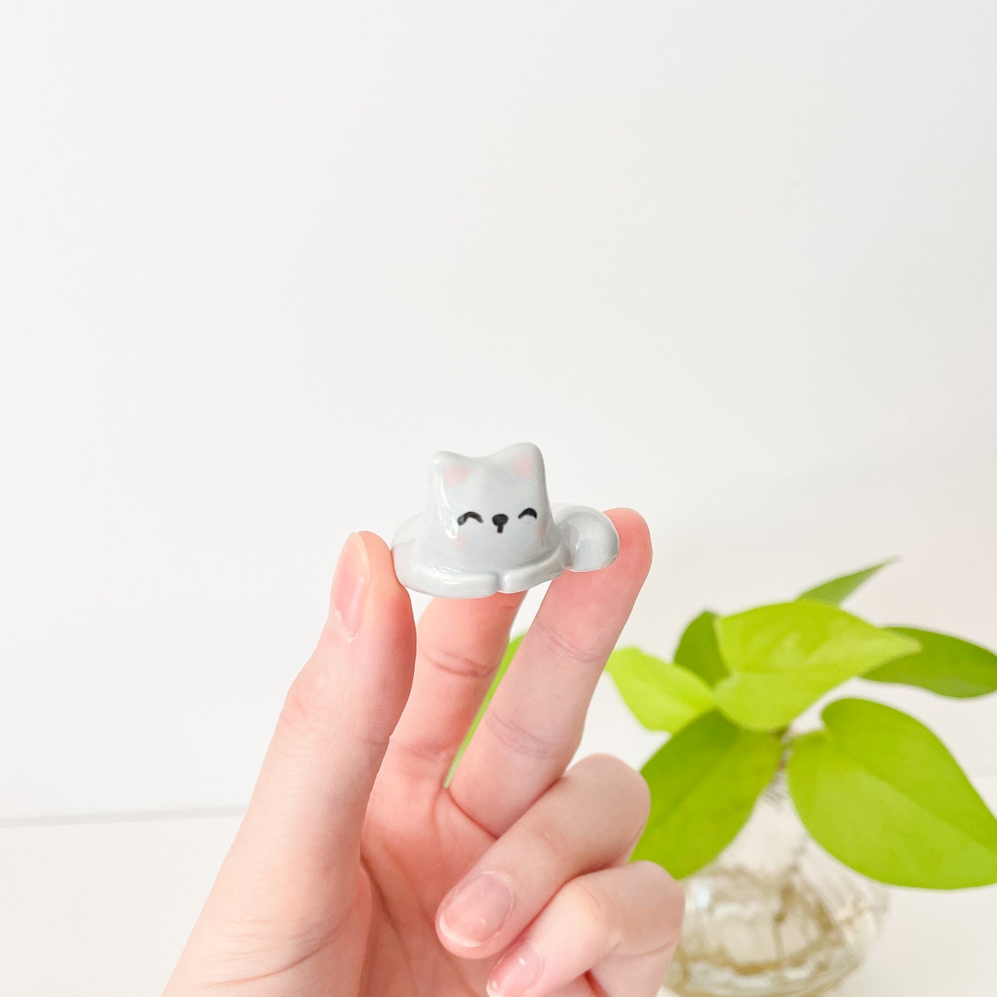 Grey Sleepy Cat Desk Pal