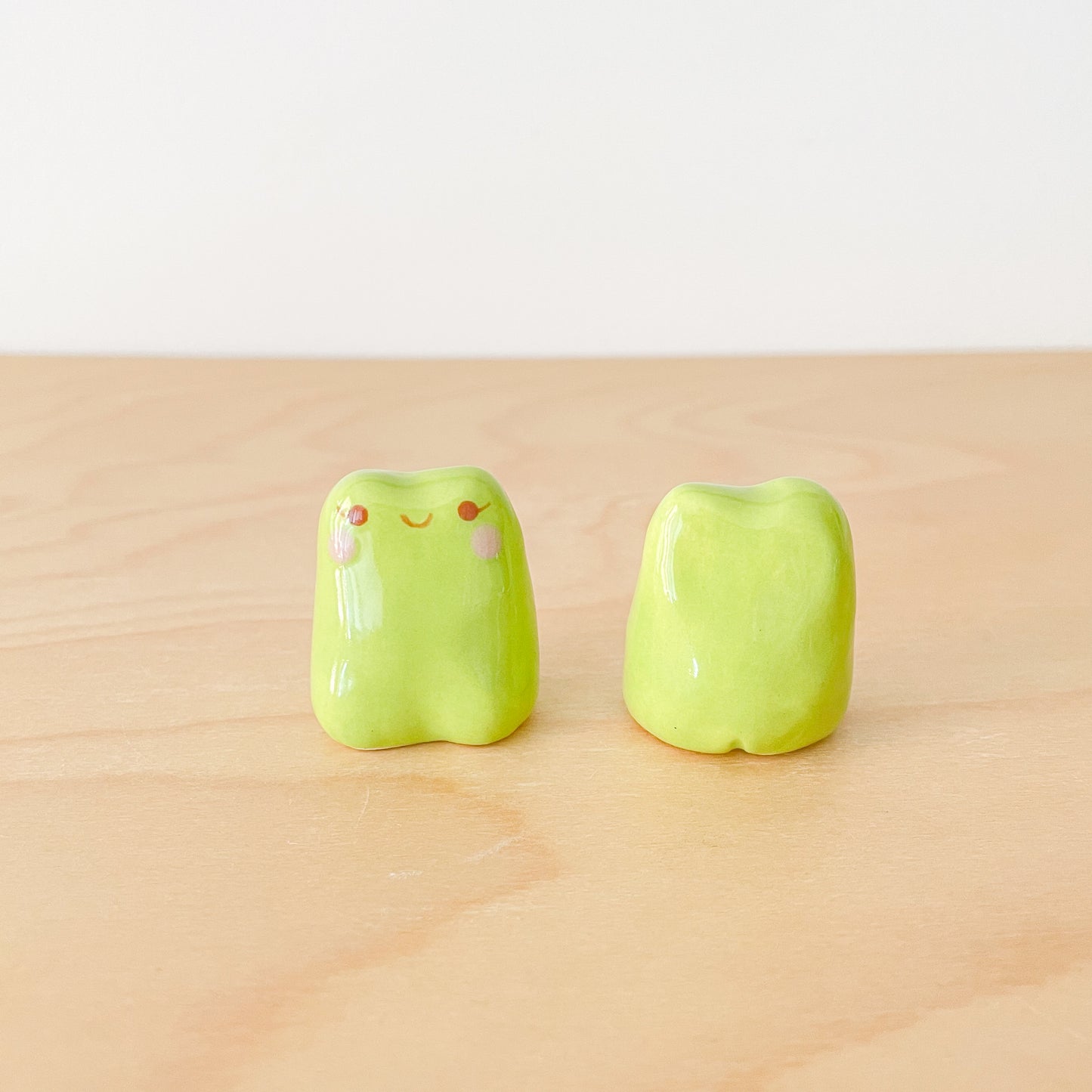 Green Froggy Desk Pal