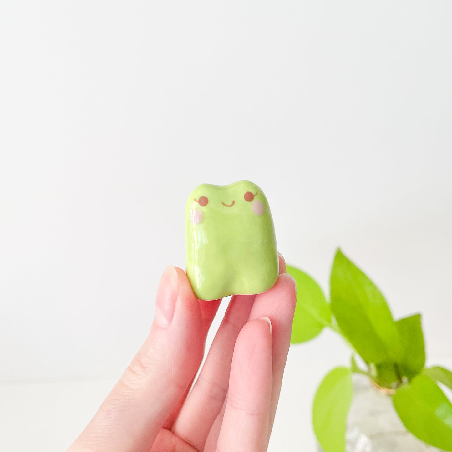 Green Froggy Desk Pal