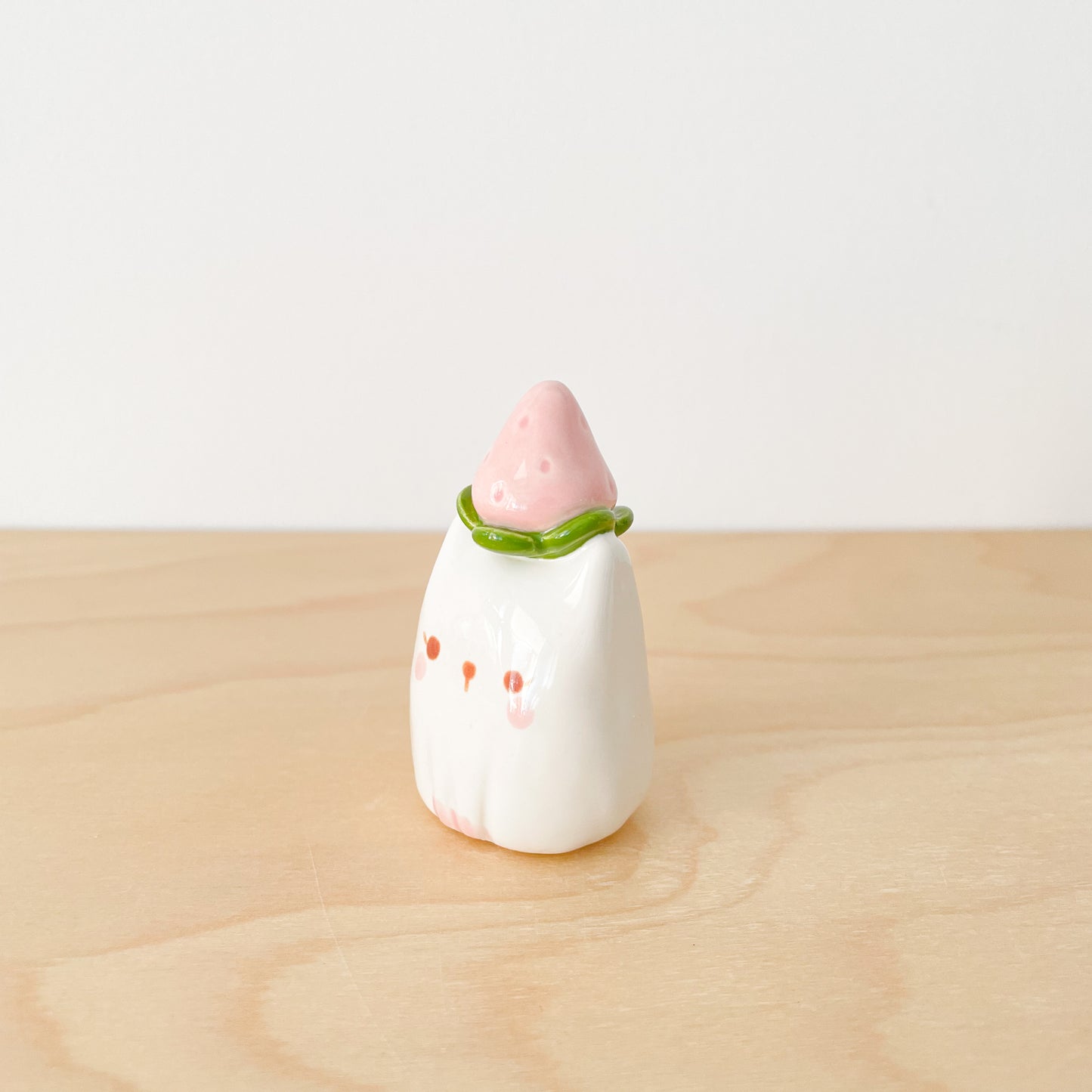 Strawberry Cat Ring Holder