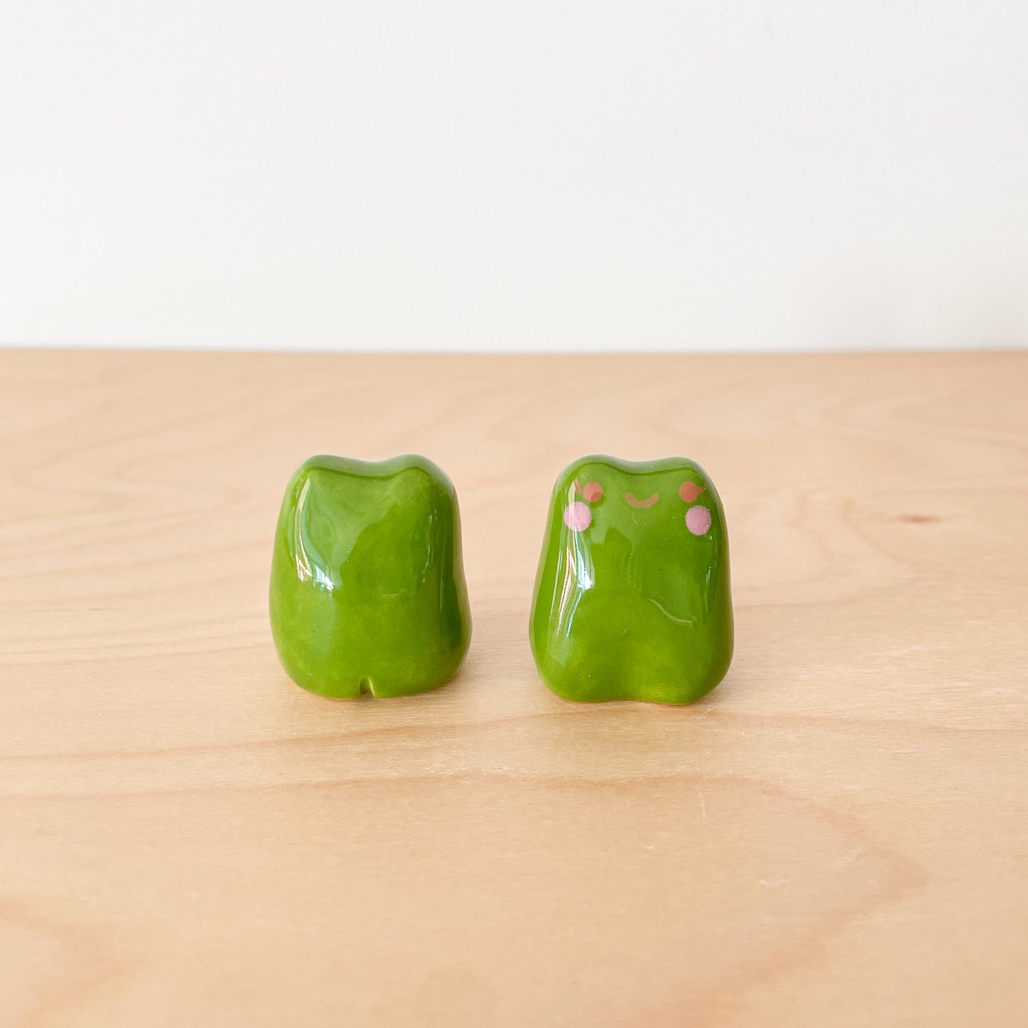 Forest Green Froggy Desk Pal