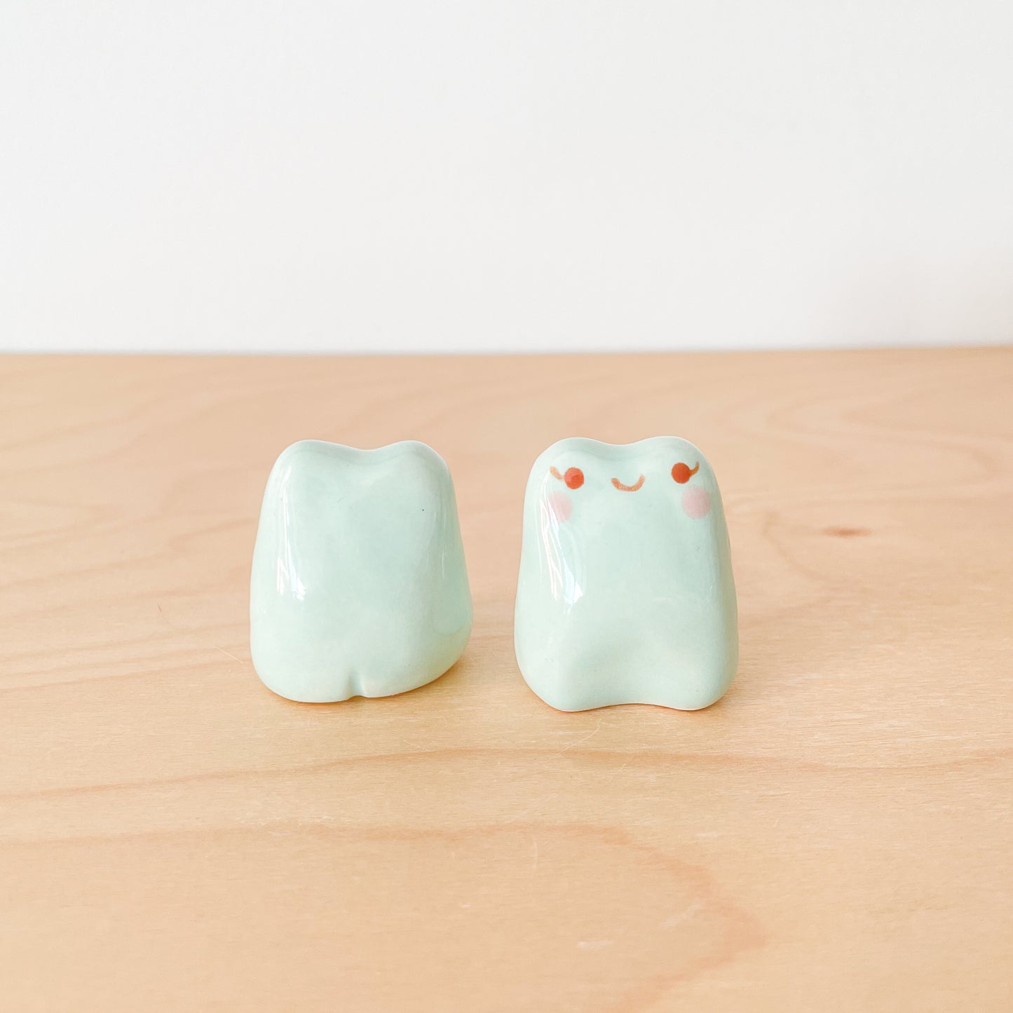 Aqua Froggy Desk Pal