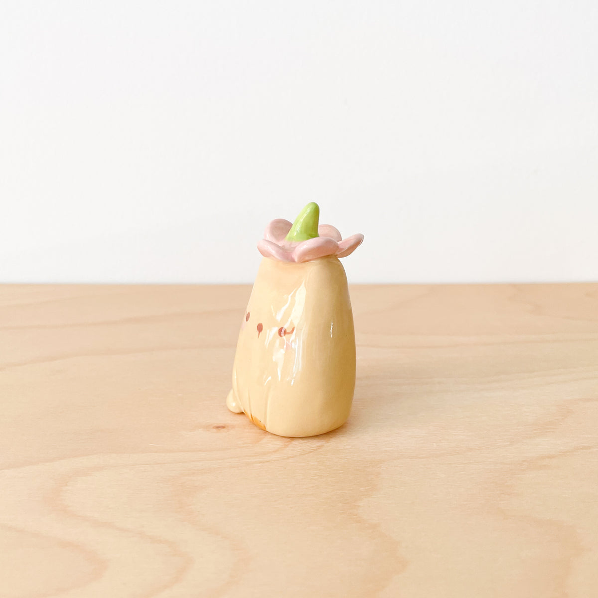 Caramel Daisy Cat Ring Holder