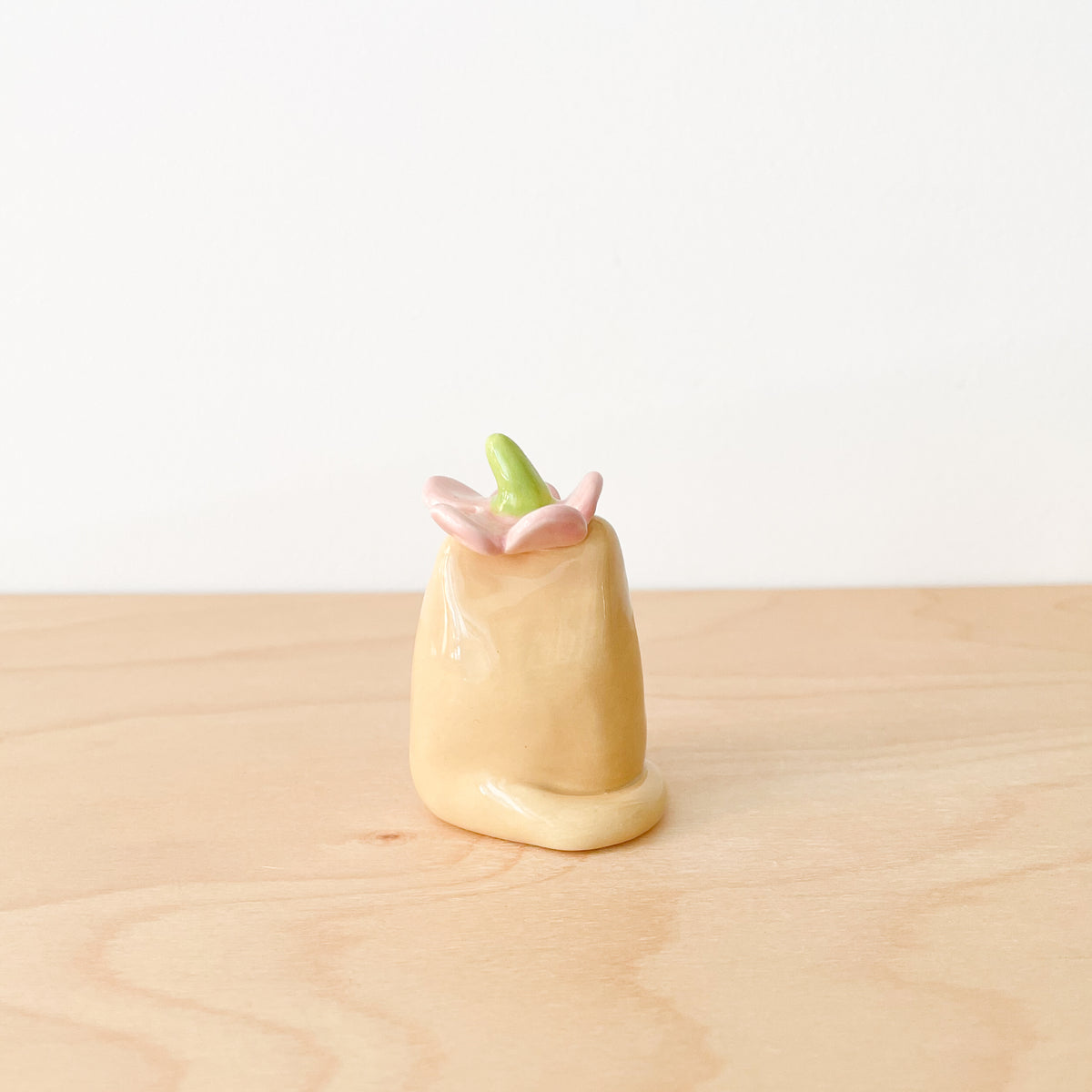 Caramel Daisy Cat Ring Holder