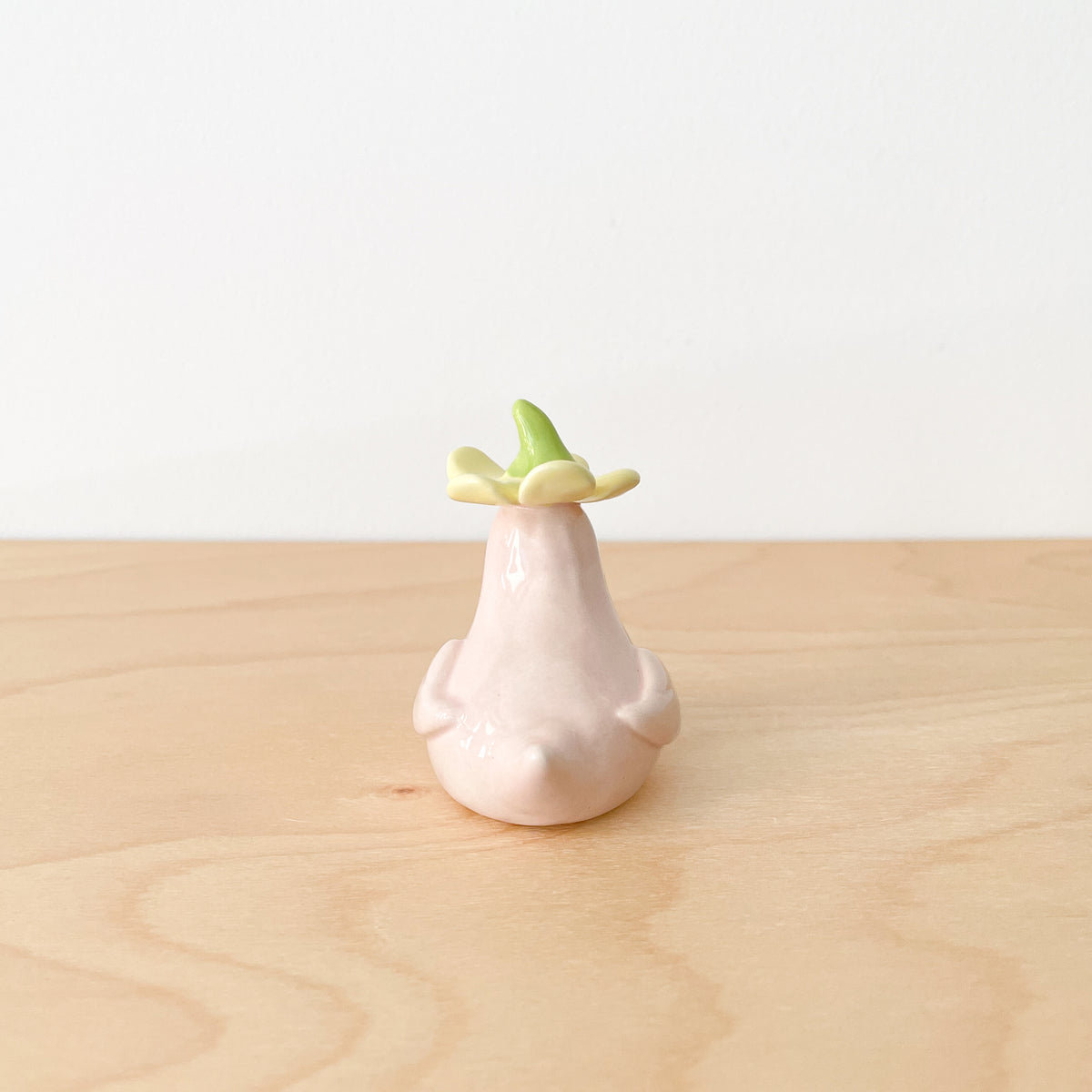 Pink Daisy Duck Ring Holder
