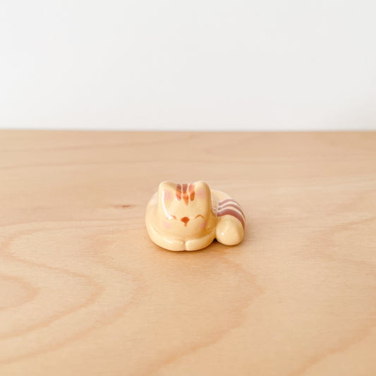 Brown Sleepy Cat Desk Pal