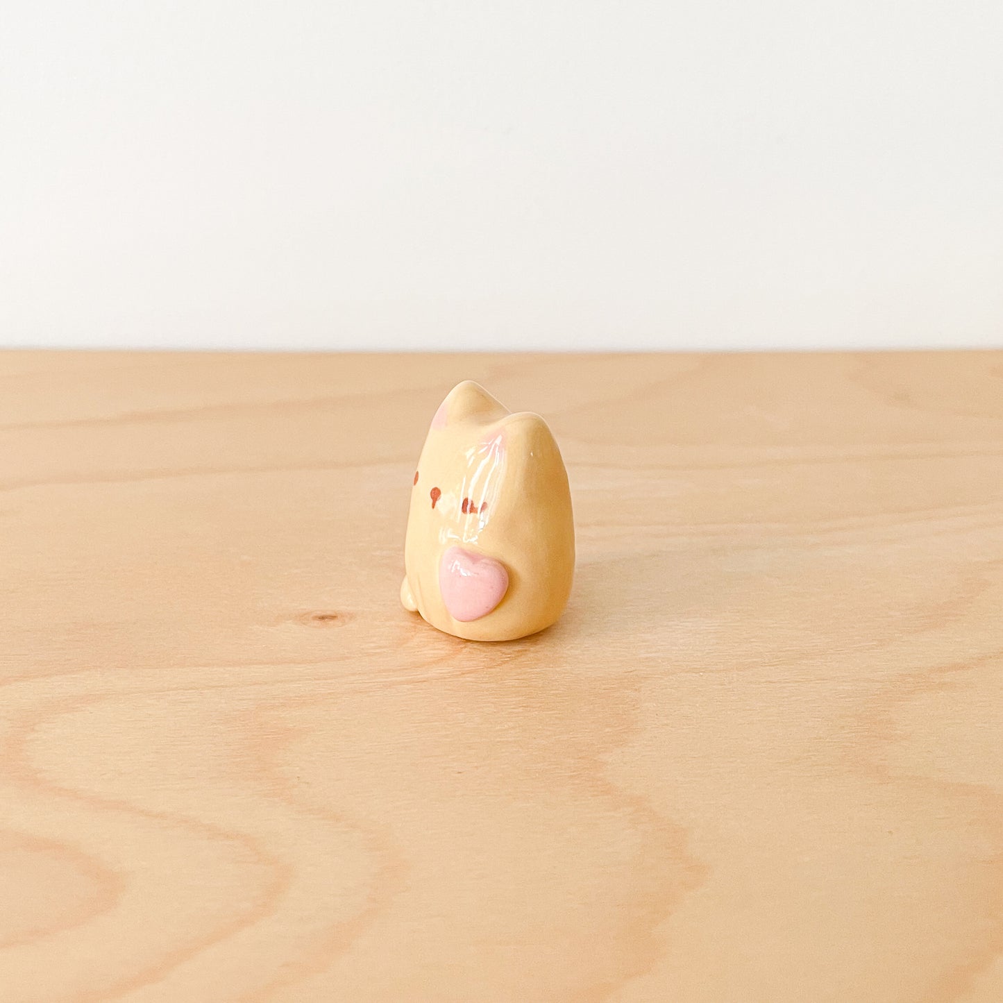 Heart Caramel Cat Desk Pal