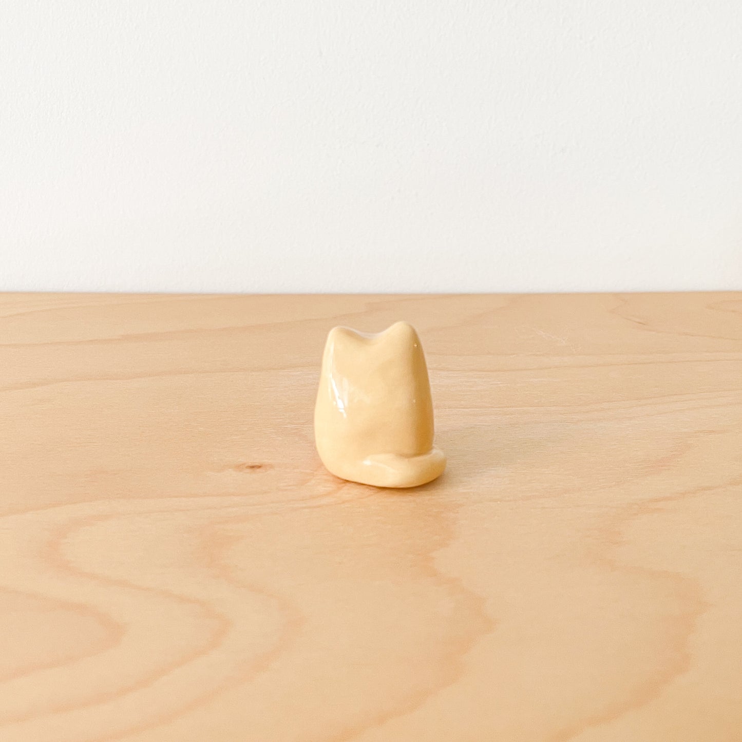 Heart Caramel Cat Desk Pal