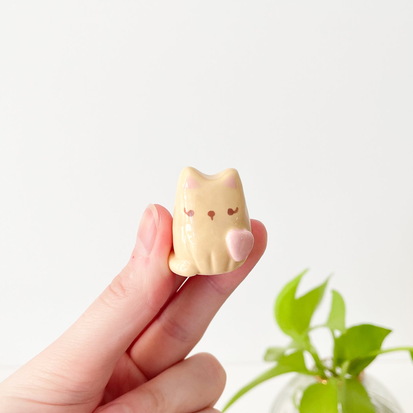 Heart Caramel Cat Desk Pal