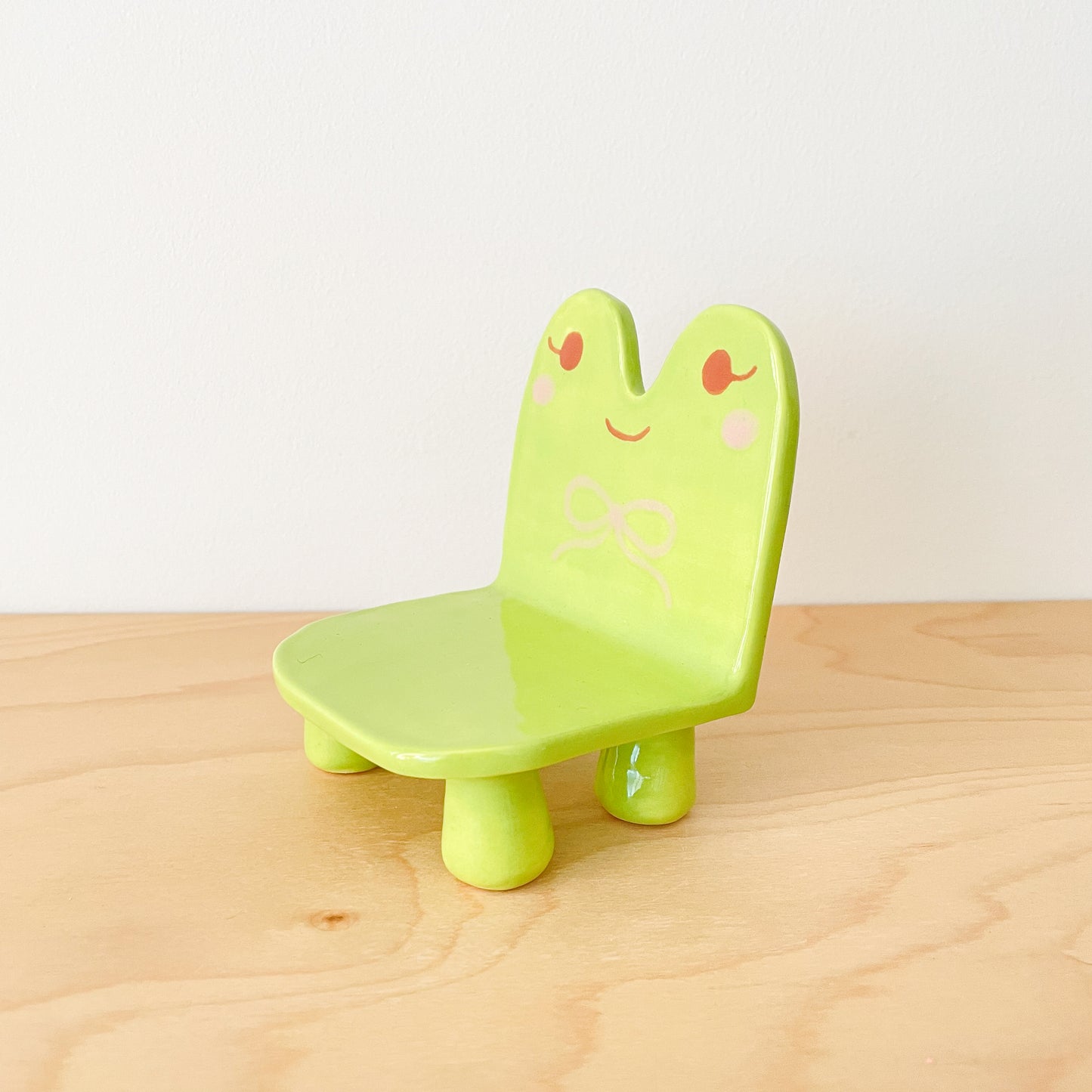 Froggy Trinket Chair (Pink Bow)