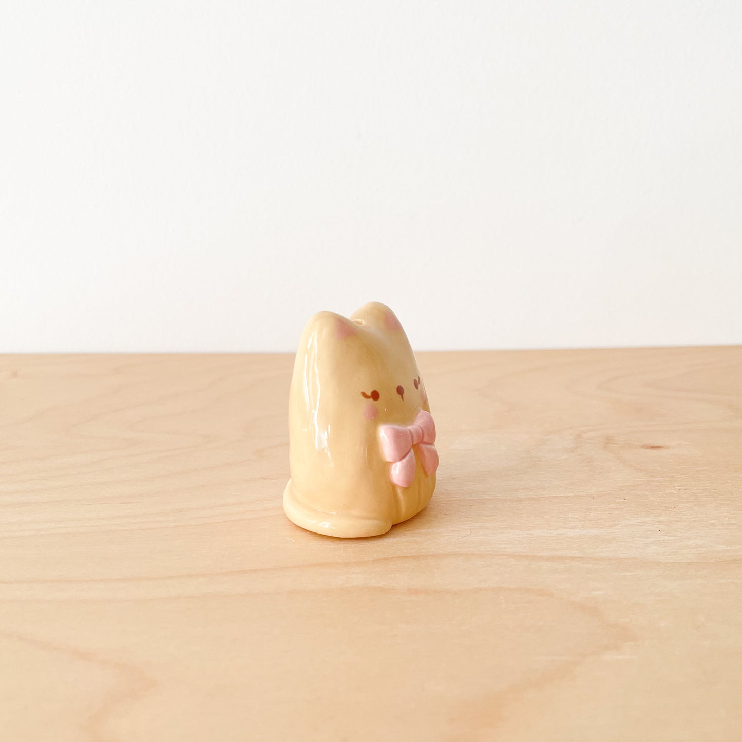 Caramel Bow Cat Mini Vase