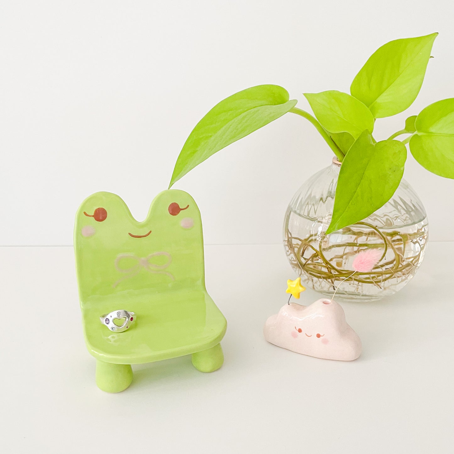 Froggy Trinket Chair (Pink Bow)