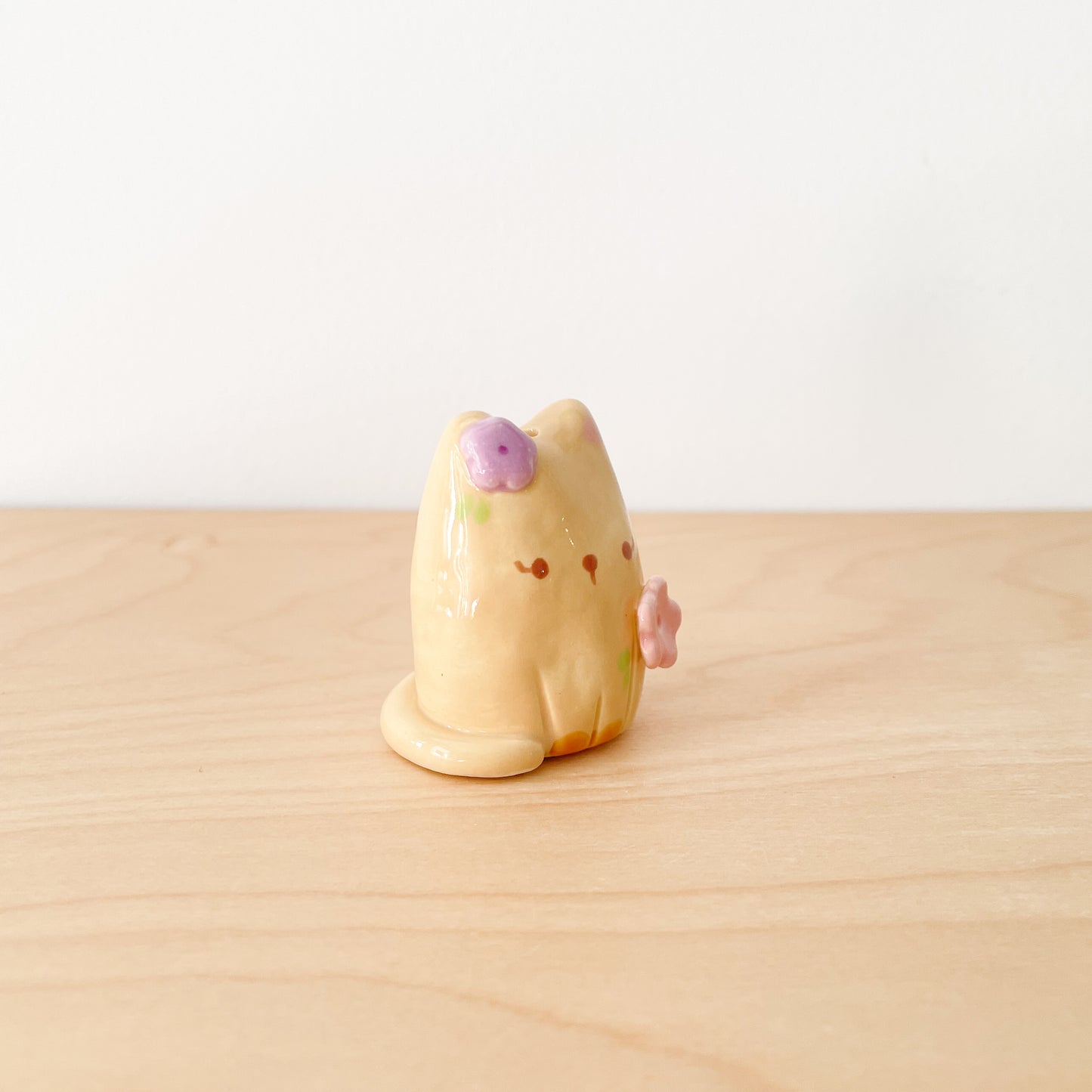 Caramel Blooming Cat Mini Vase