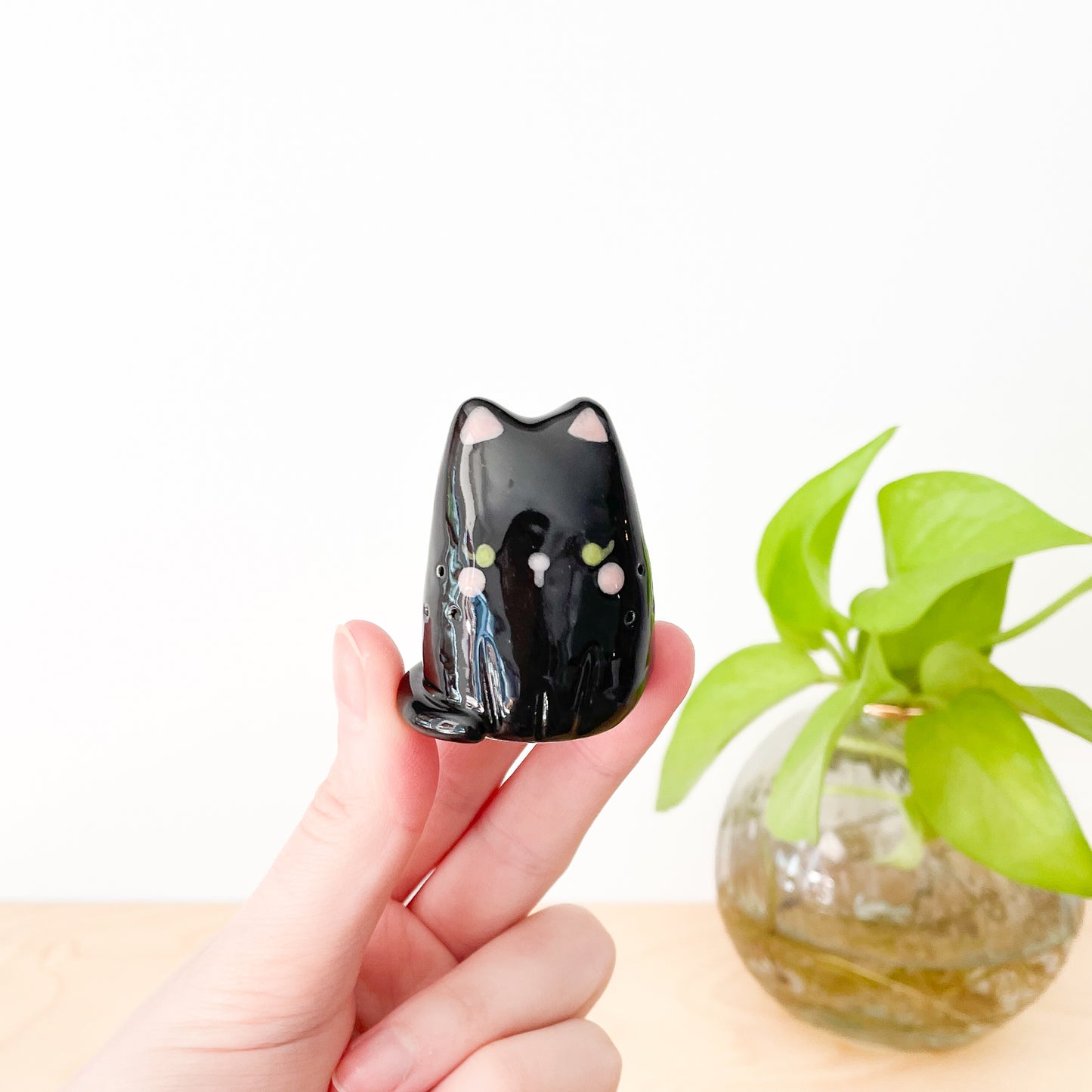 Black Whisker Cat Mini Vase (green eyes)