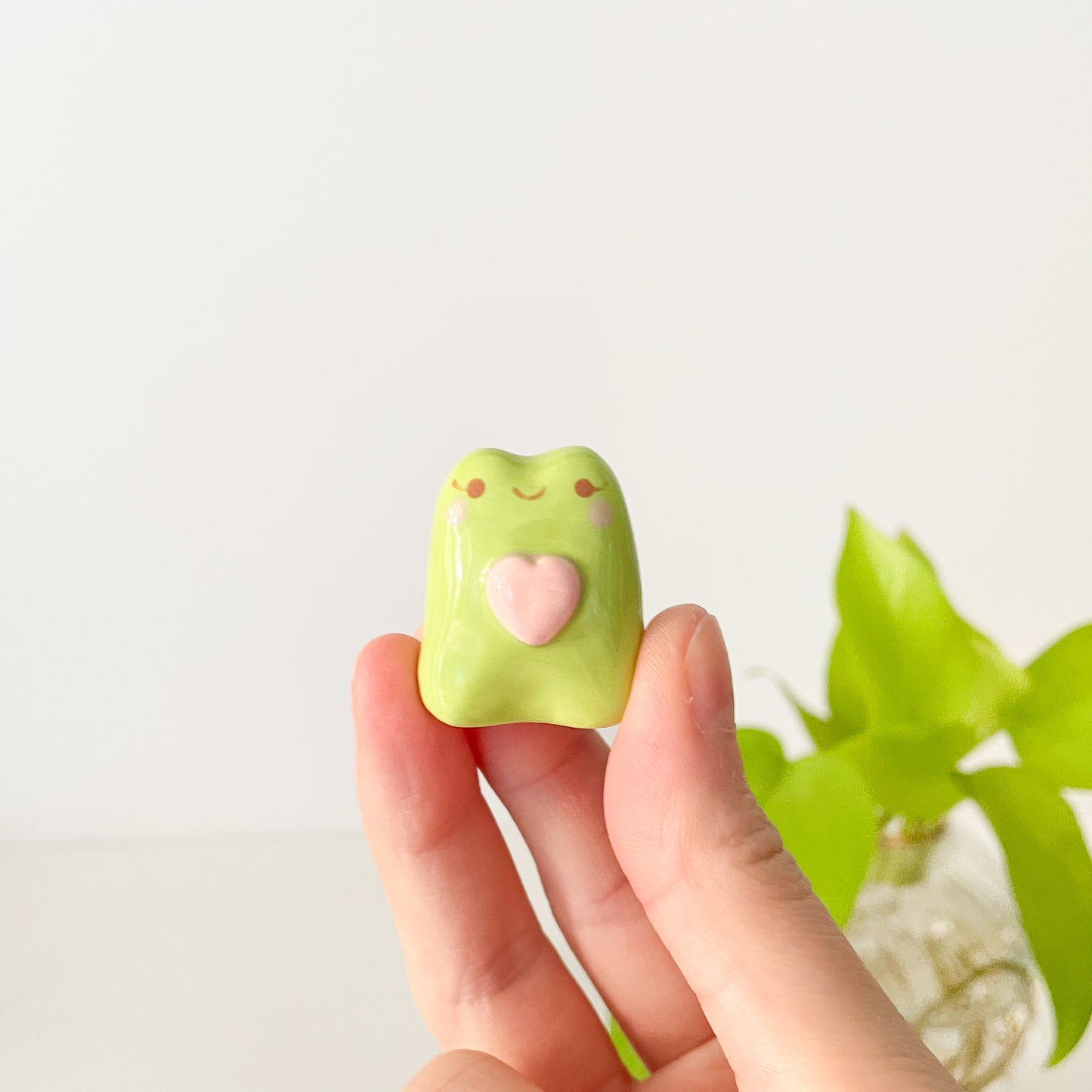 Heart Frog Desk Pal