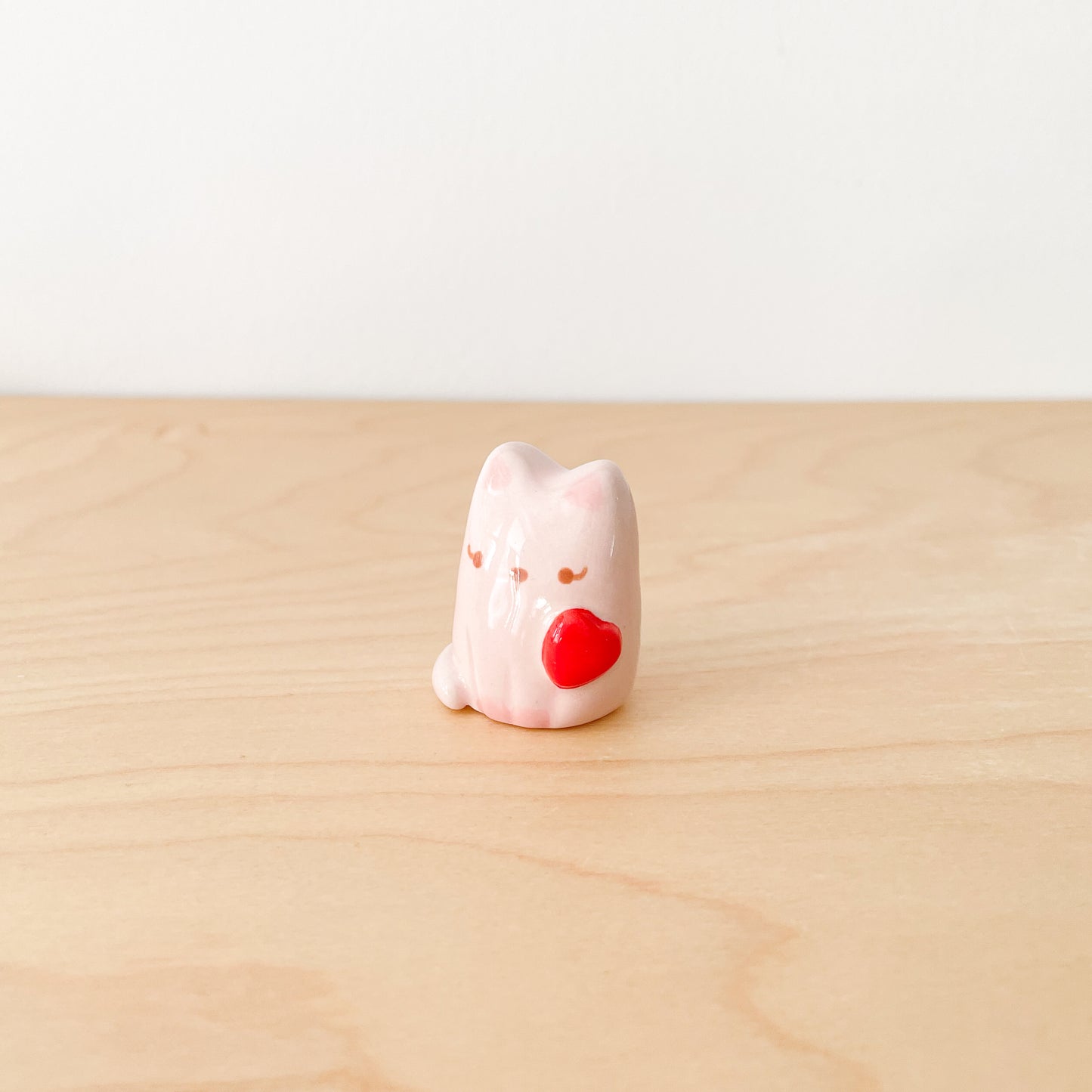 Red Heart Cat Desk Pal