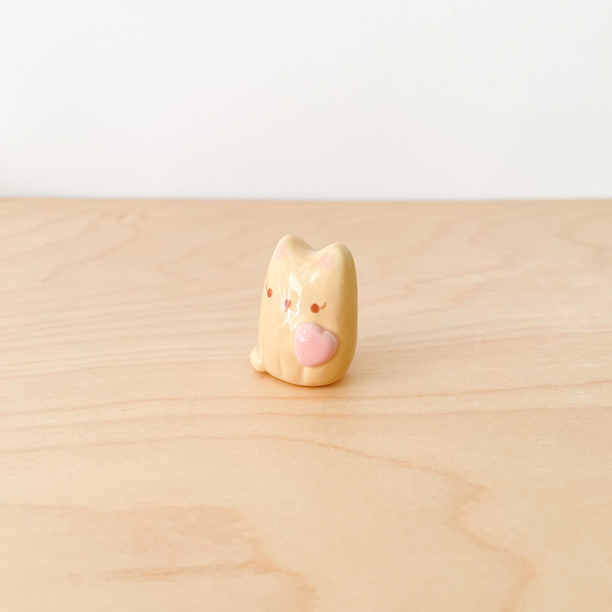 Heart Caramel Cat Desk Pal