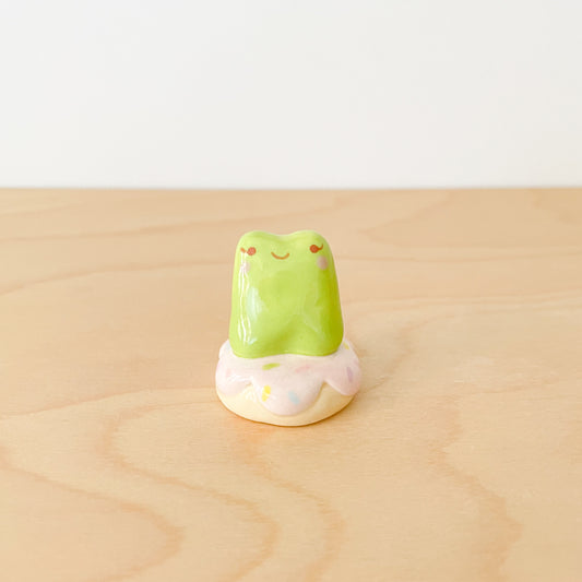 Donut Frog Desk Pal