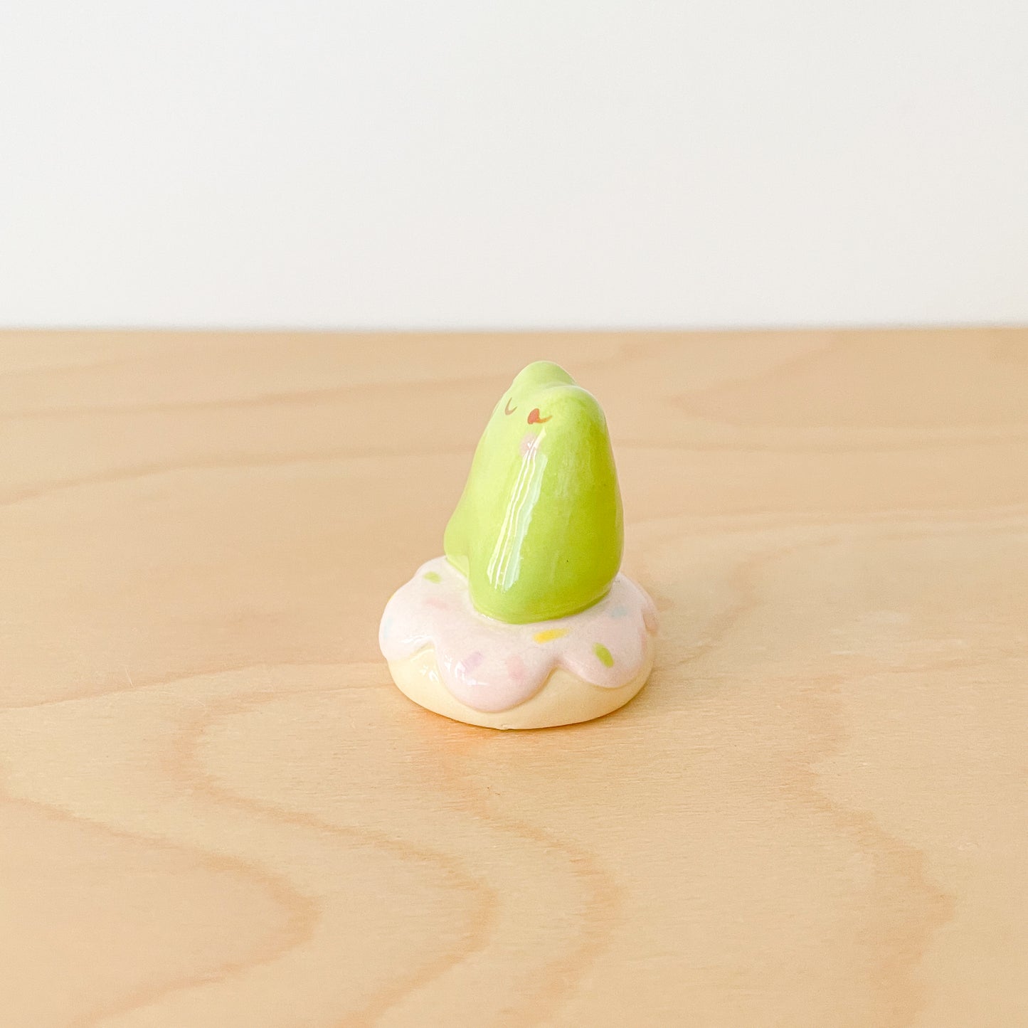 Donut Frog Desk Pal