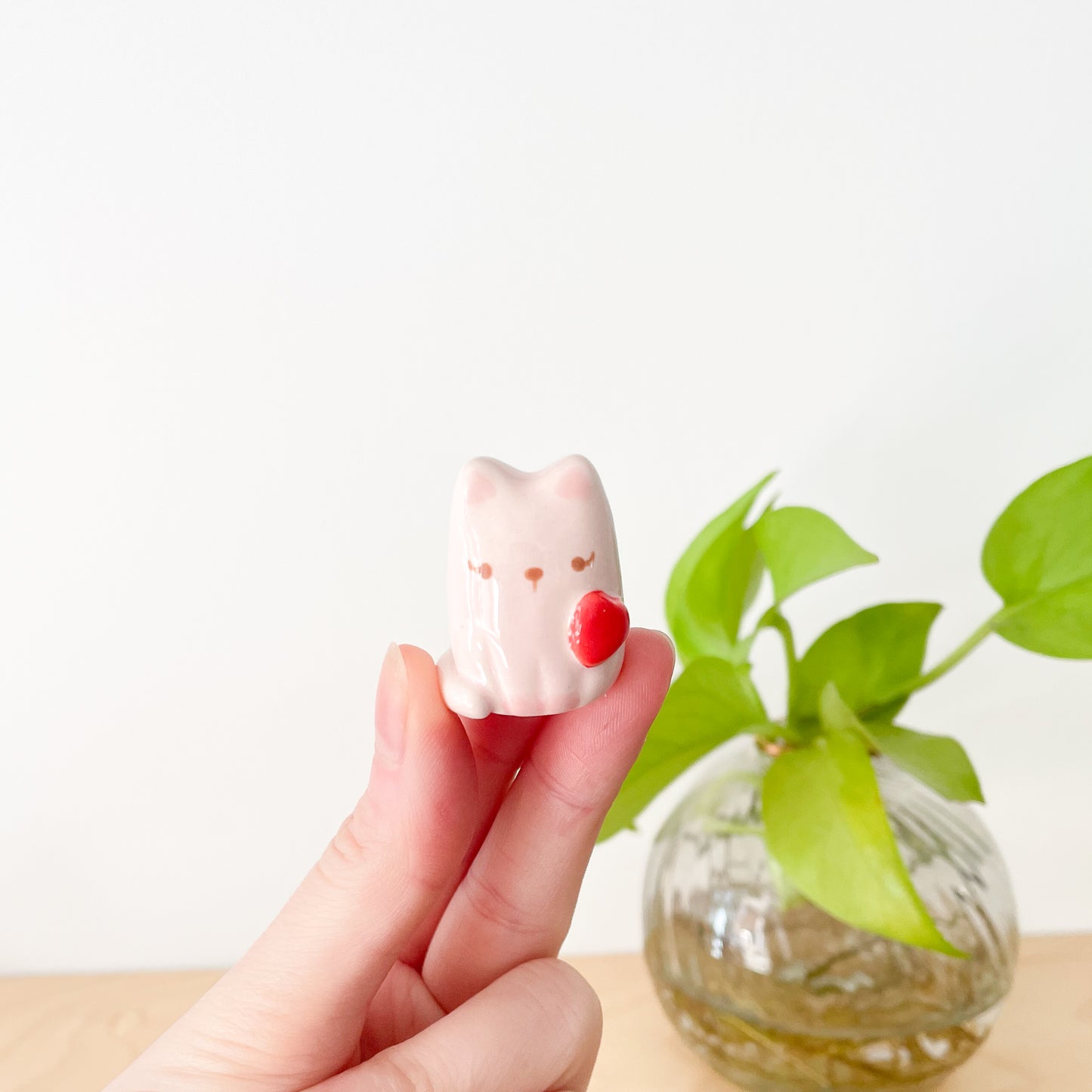 Red Heart Cat Desk Pal