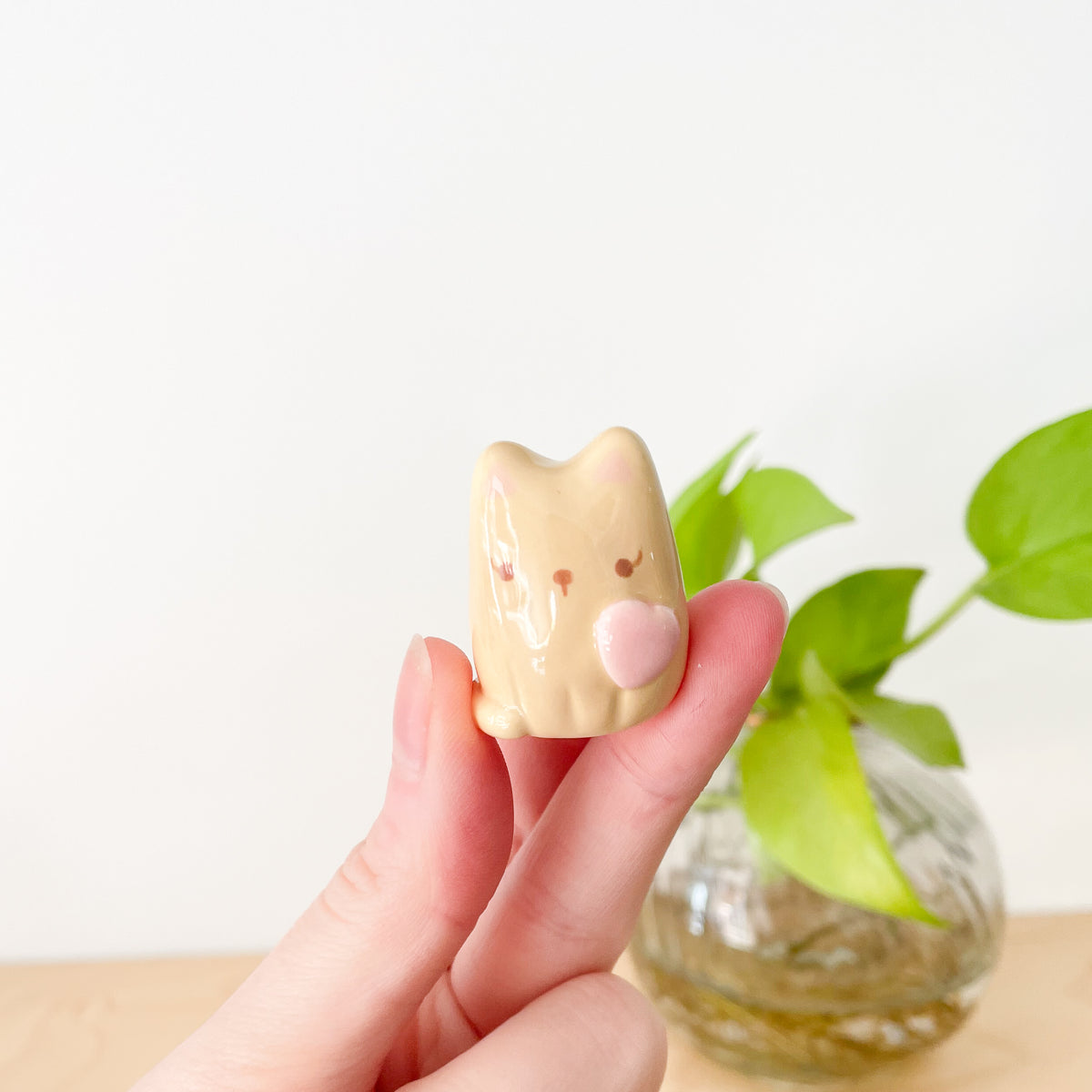 Heart Caramel Cat Desk Pal