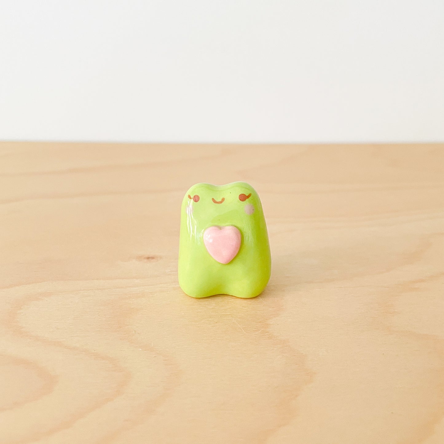 Heart Frog Desk Pal