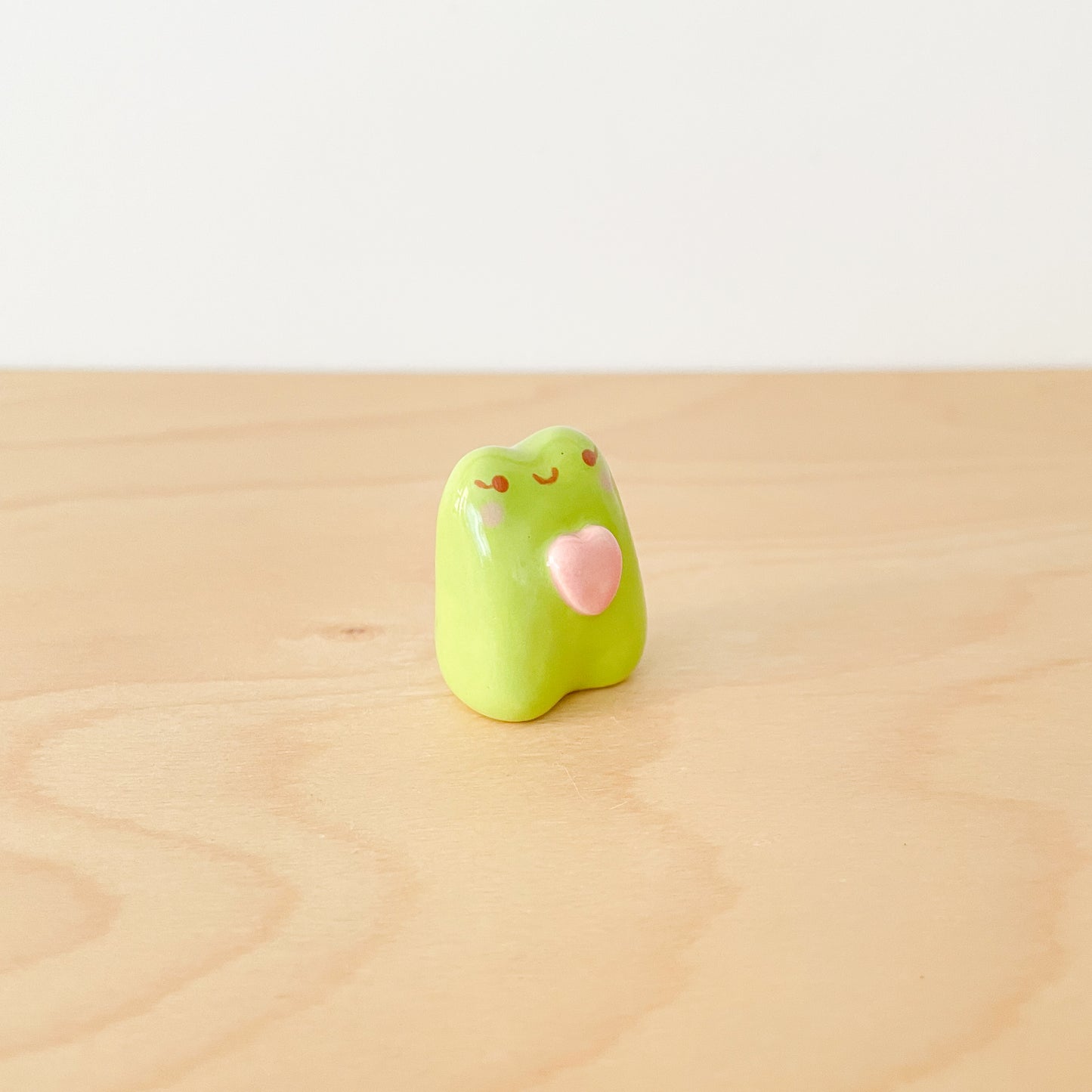 Heart Frog Desk Pal