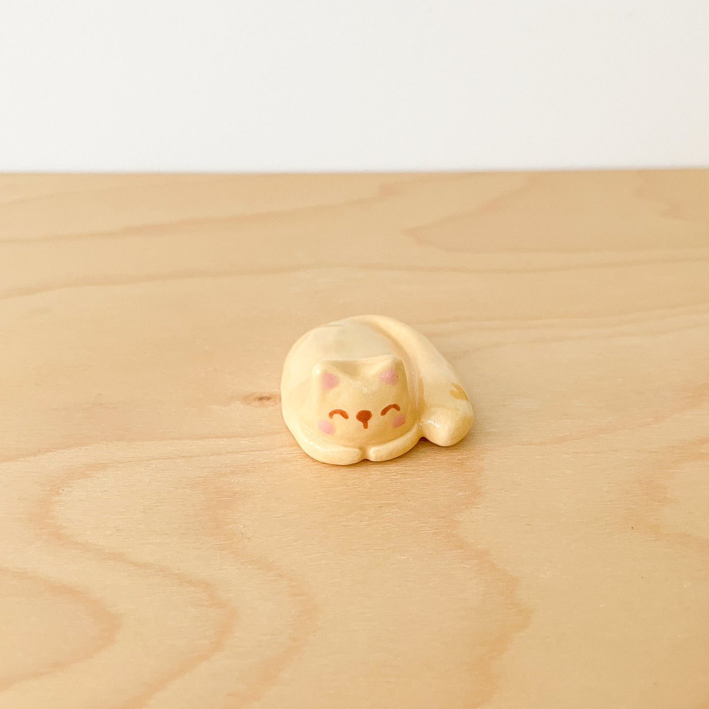 Brown Sleepy Cat Desk Pal