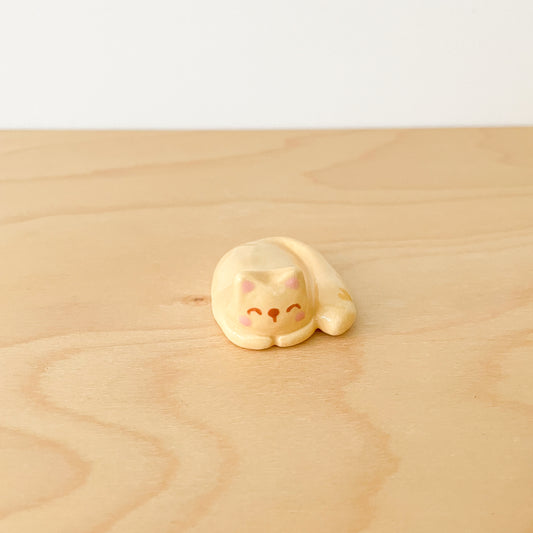 Brown Sleepy Cat Desk Pal