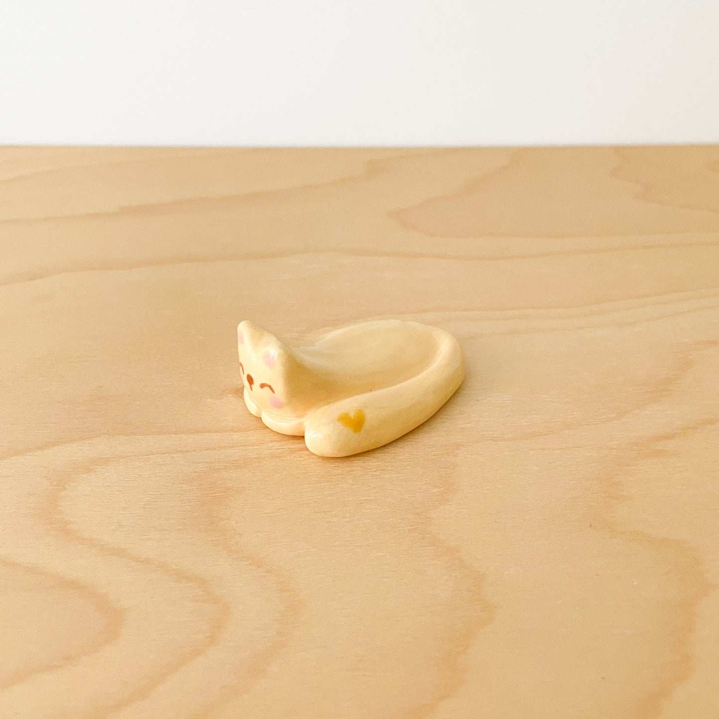 Brown Sleepy Cat Desk Pal