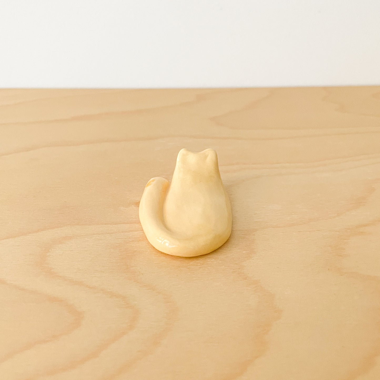 Brown Sleepy Cat Desk Pal