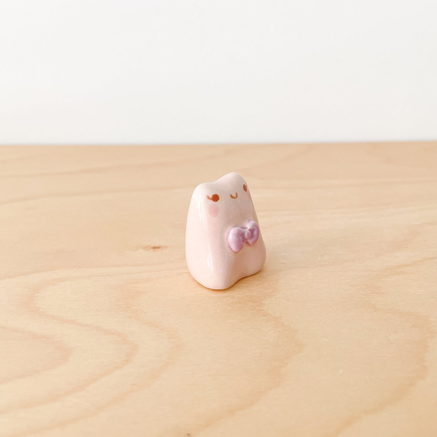 Bow Pink Frog Desk Pal