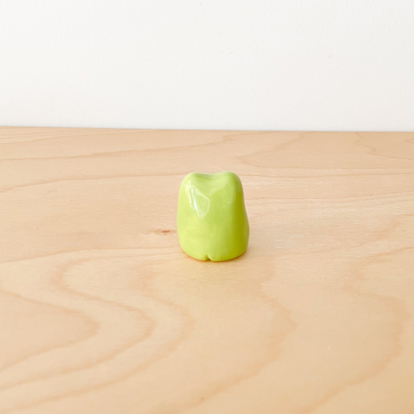 Bow Frog Desk Pal