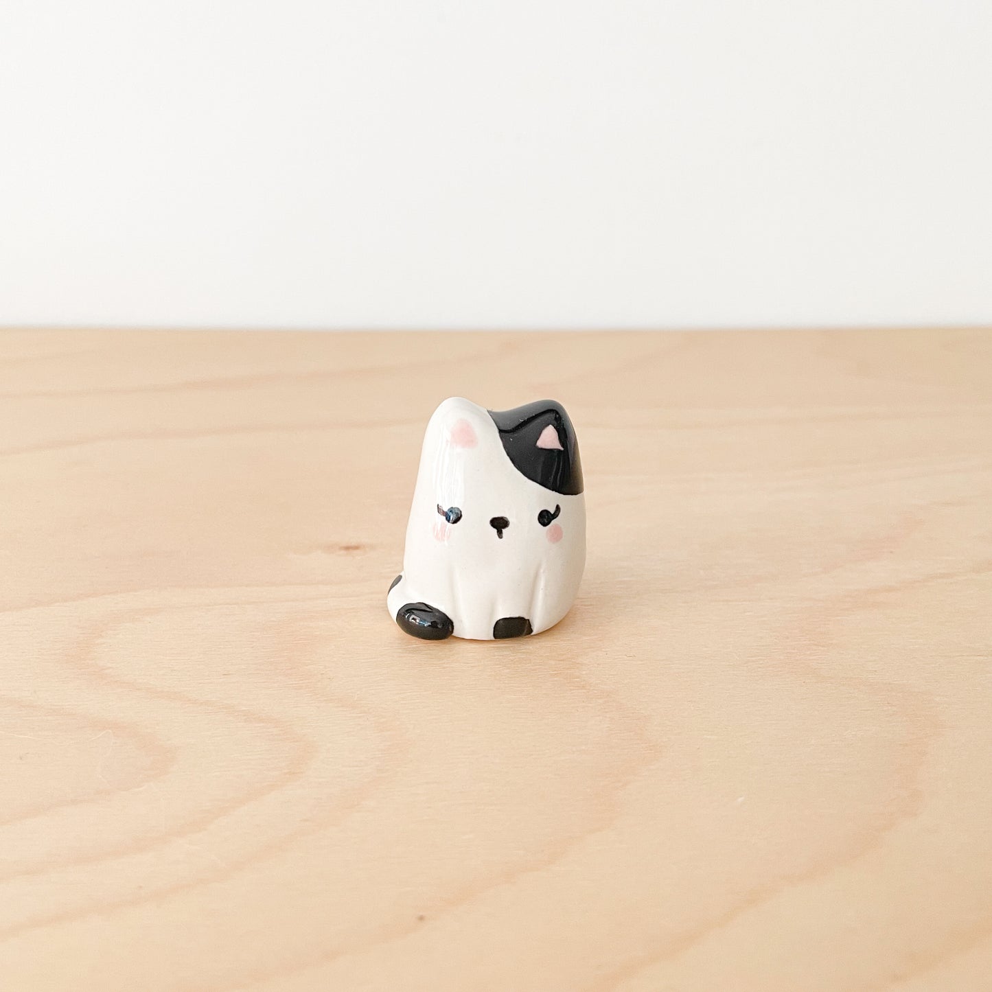 Spotty Cat Desk Pal