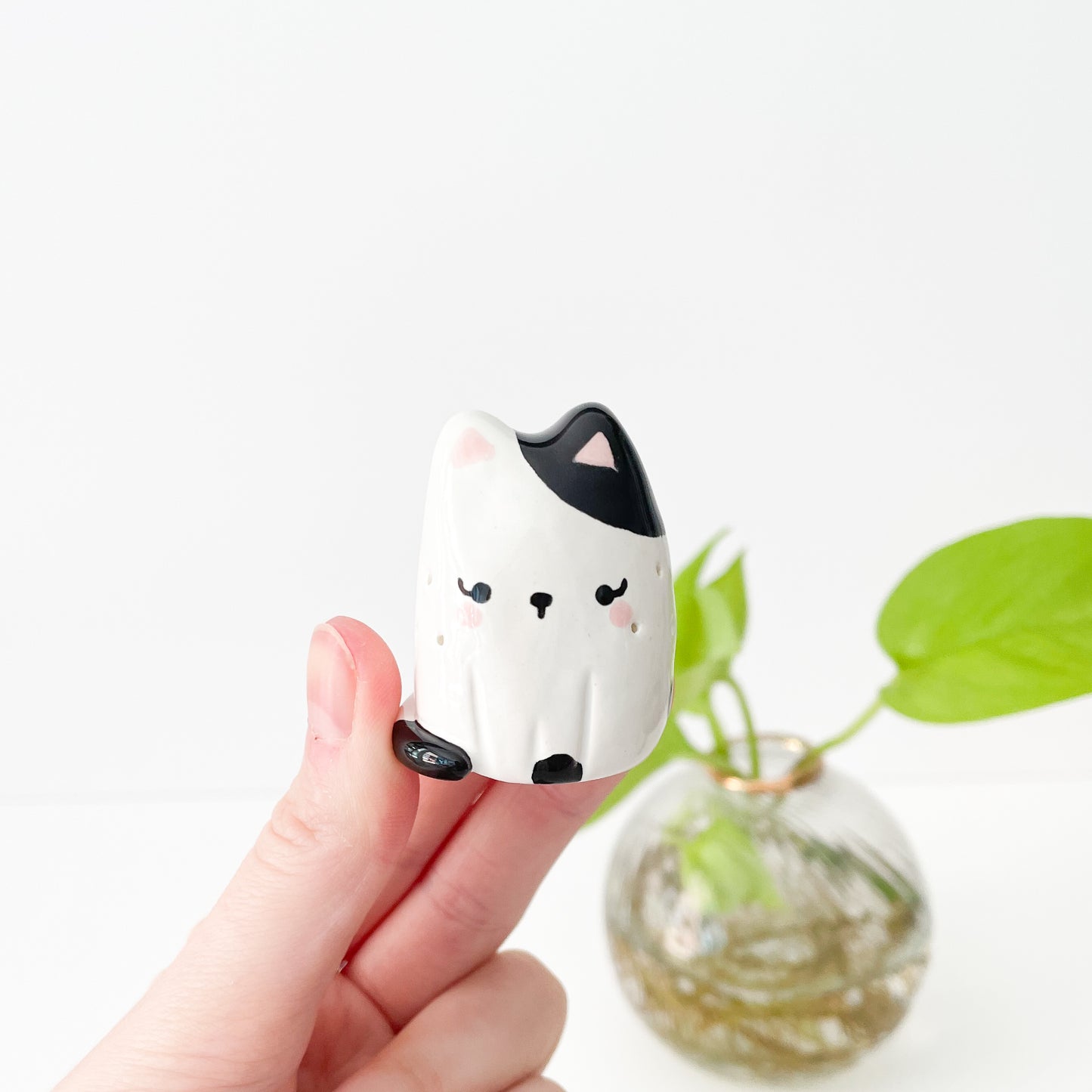Black Spotty Whisker Cat Mini Vase