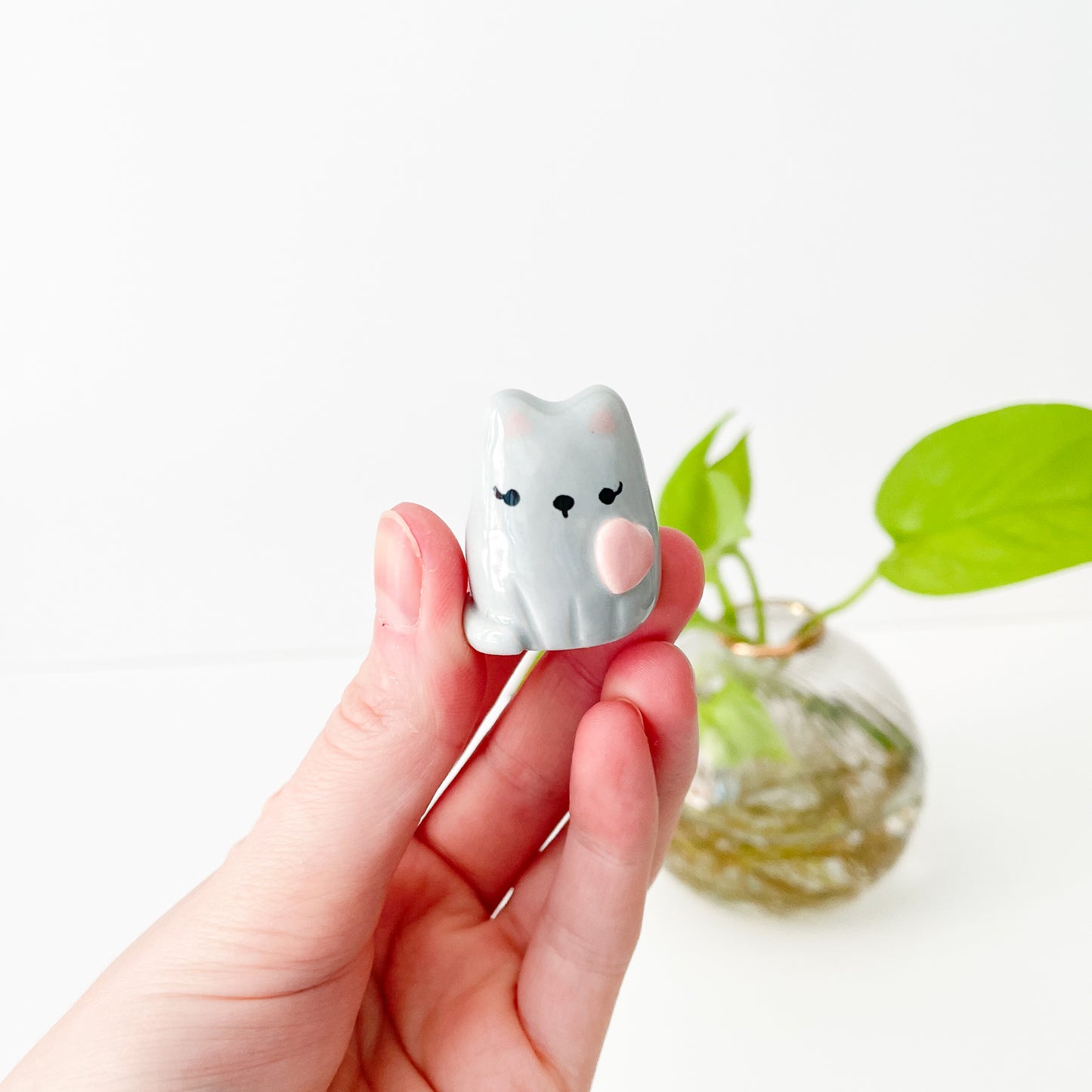 Heart Grey Cat Desk Pal
