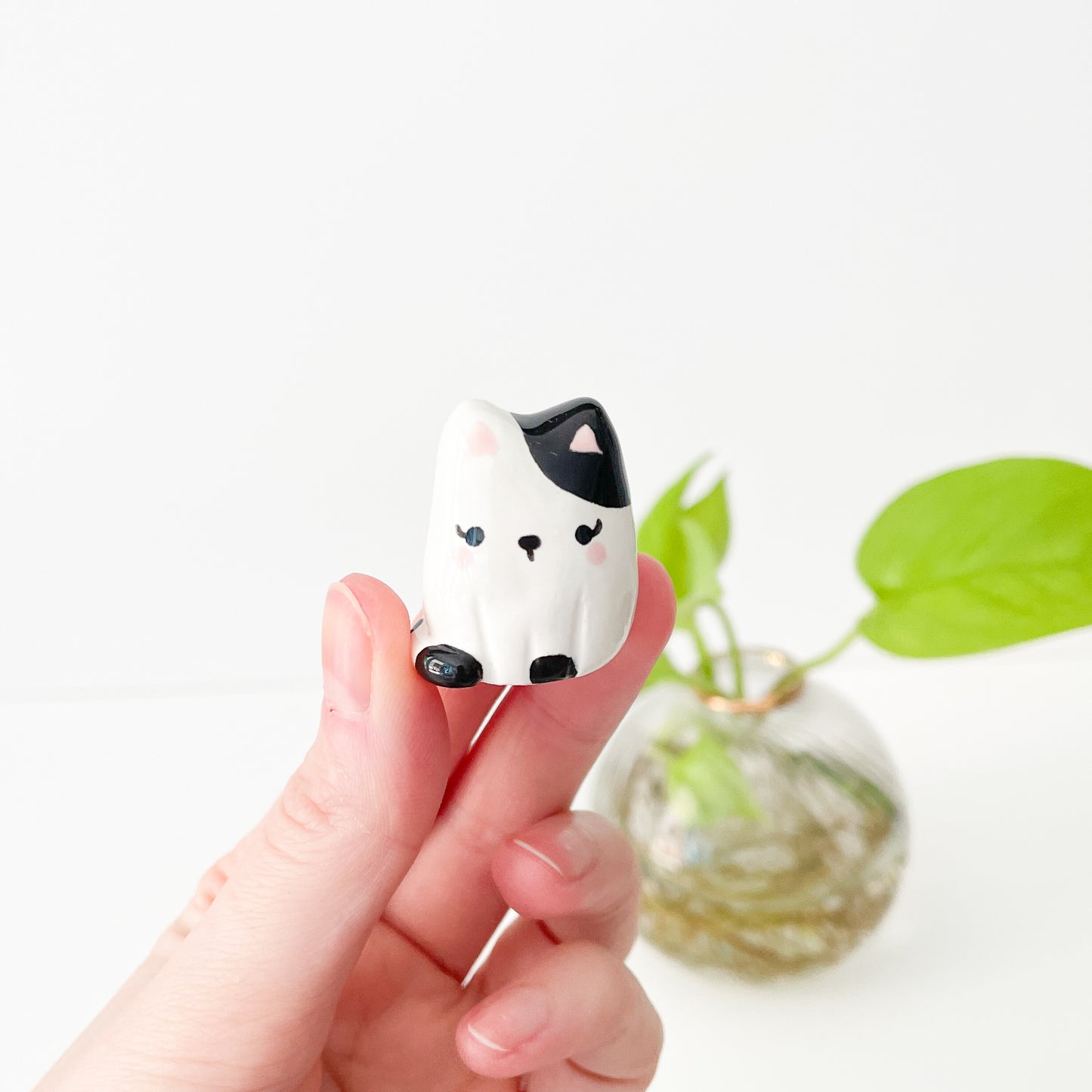 Spotty Cat Desk Pal